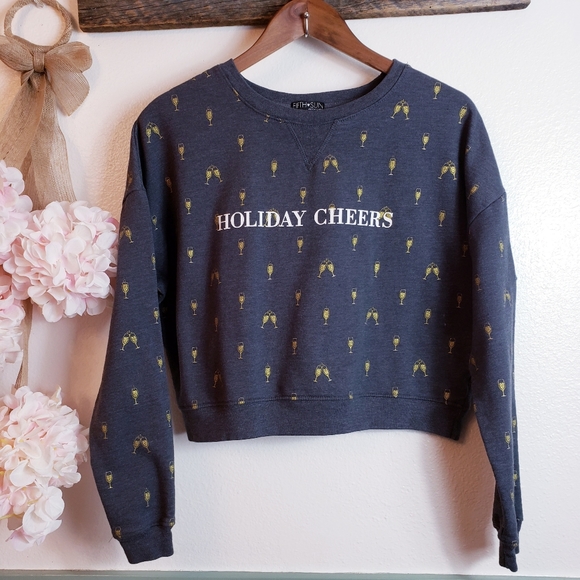 Fifth Sun Tops - FIFTH SUN Holiday  Cropped Sweatshirt Sz Medium
